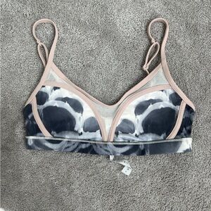 Lululemon Bra size 6 yoga